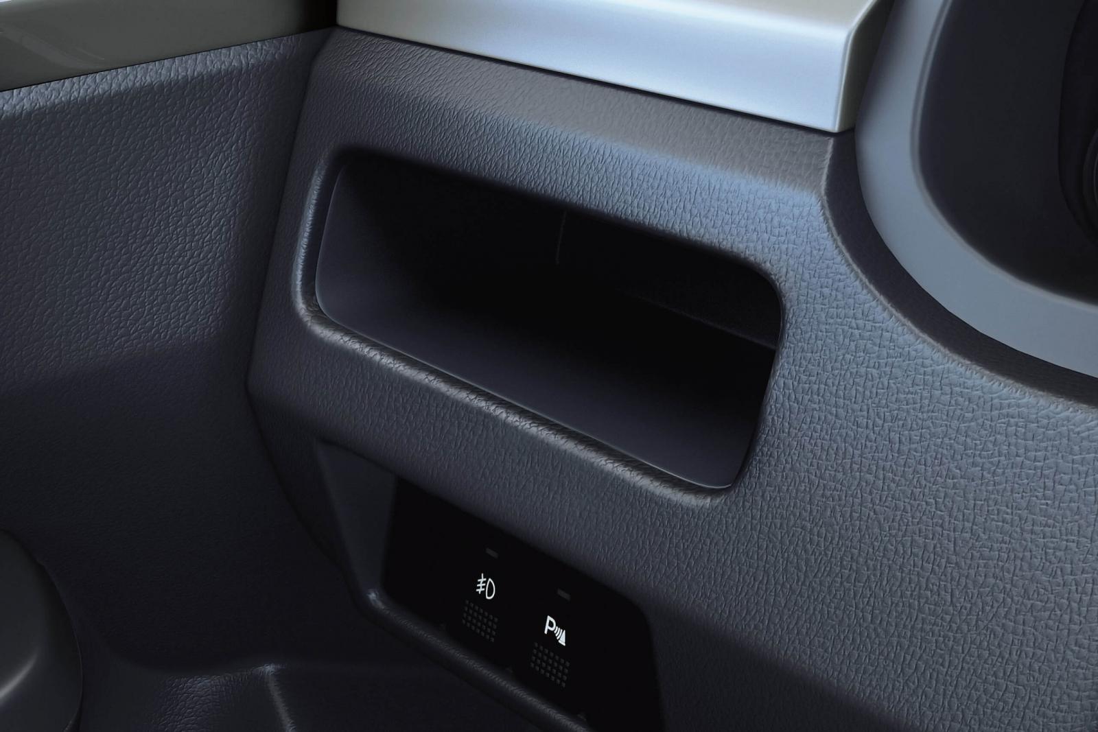 SUZUKI NEW CIAZ  - Hộc đựng đồ phía người lái