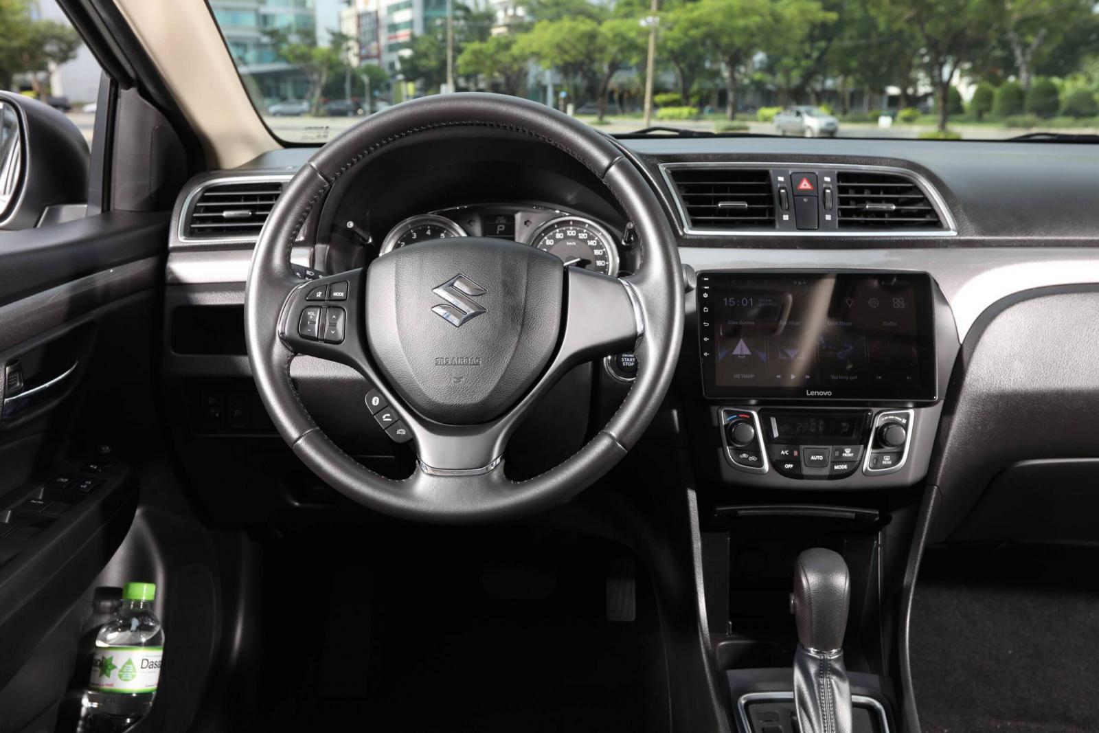 SUZUKI NEW CIAZ  - Vô lăng mạ chrome sắc sảo