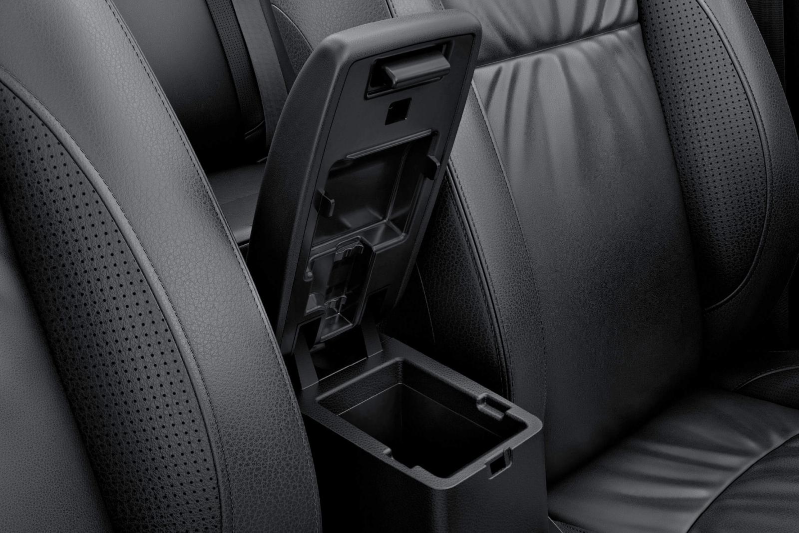 SUZUKI NEW CIAZ  - Hộp tỳ tay ghế trước, có hộp đựng đồ