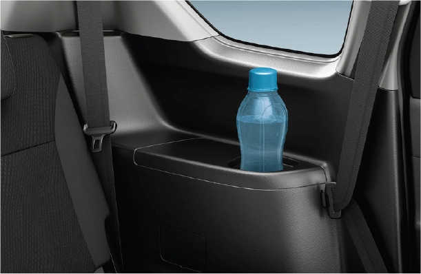 SUZUKI HYBRID ERTIGA      - Hộc đựng ly/bình nước 1,000ml ở hàng ghế thứ 3