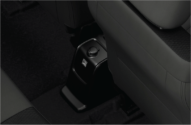 SUZUKI HYBRID ERTIGA      - Cổng nguồn 12V hàng ghế thứ 2