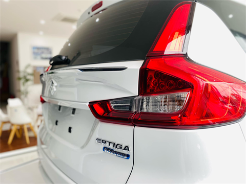 SUZUKI HYBRID ERTIGA      - Đuôi xe
