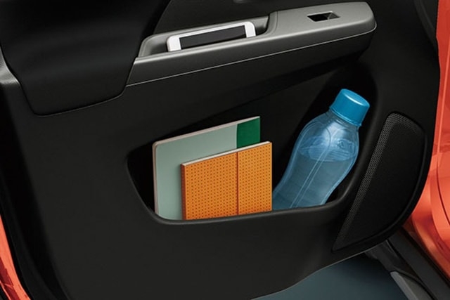 SUZUKI XL7 - Ngăn đựng chai nước 1000ml trên cả bốn cửa